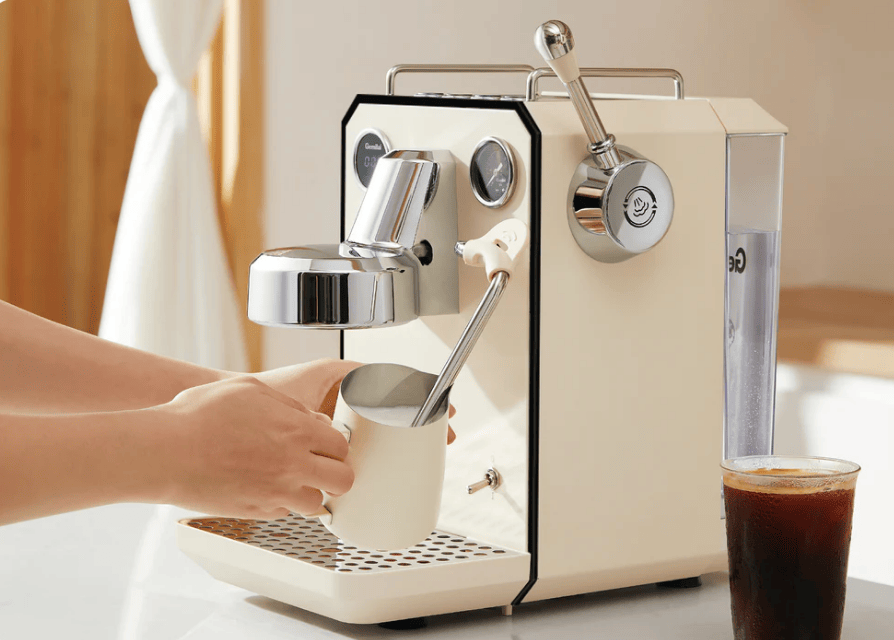 PSG3006W American-style espresso machine, semi-automatic coffee maker with 1450W power output and 15Bar espresso extraction capacity. Features ULKA high-pressure pump, 1.7L water tank, steam milk fro