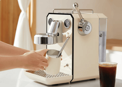 PSG3006W  American-style espresso machine, semi-automatic coffee maker with 1450W power output and 15Bar espresso extraction capacity. Features ULKA high-pressure pump, 1.7L water tank, steam milk fro